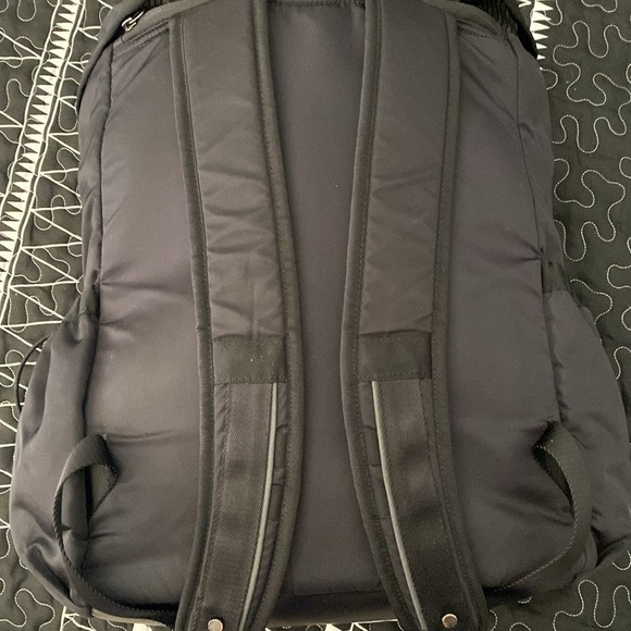 LULULEMON Travelling Yogini Rucksack Large Black Backpack main image 9